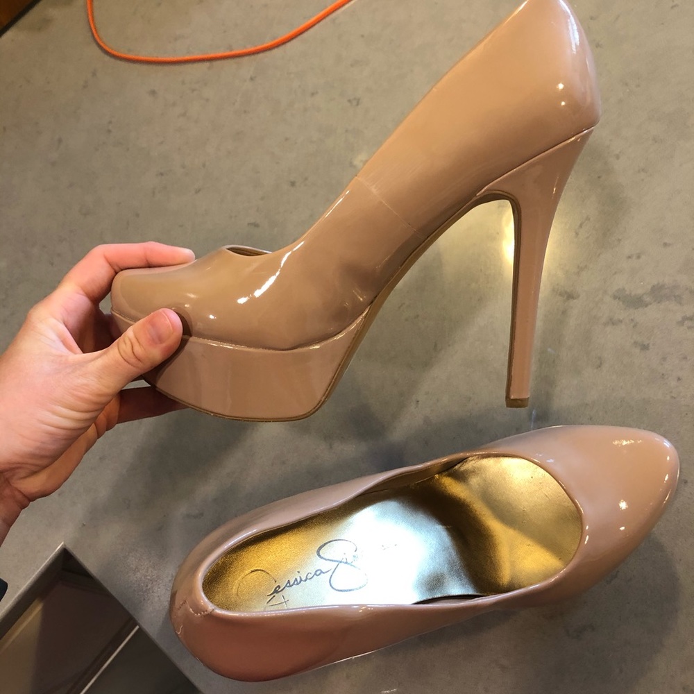 Jessica Simpson nude heel
